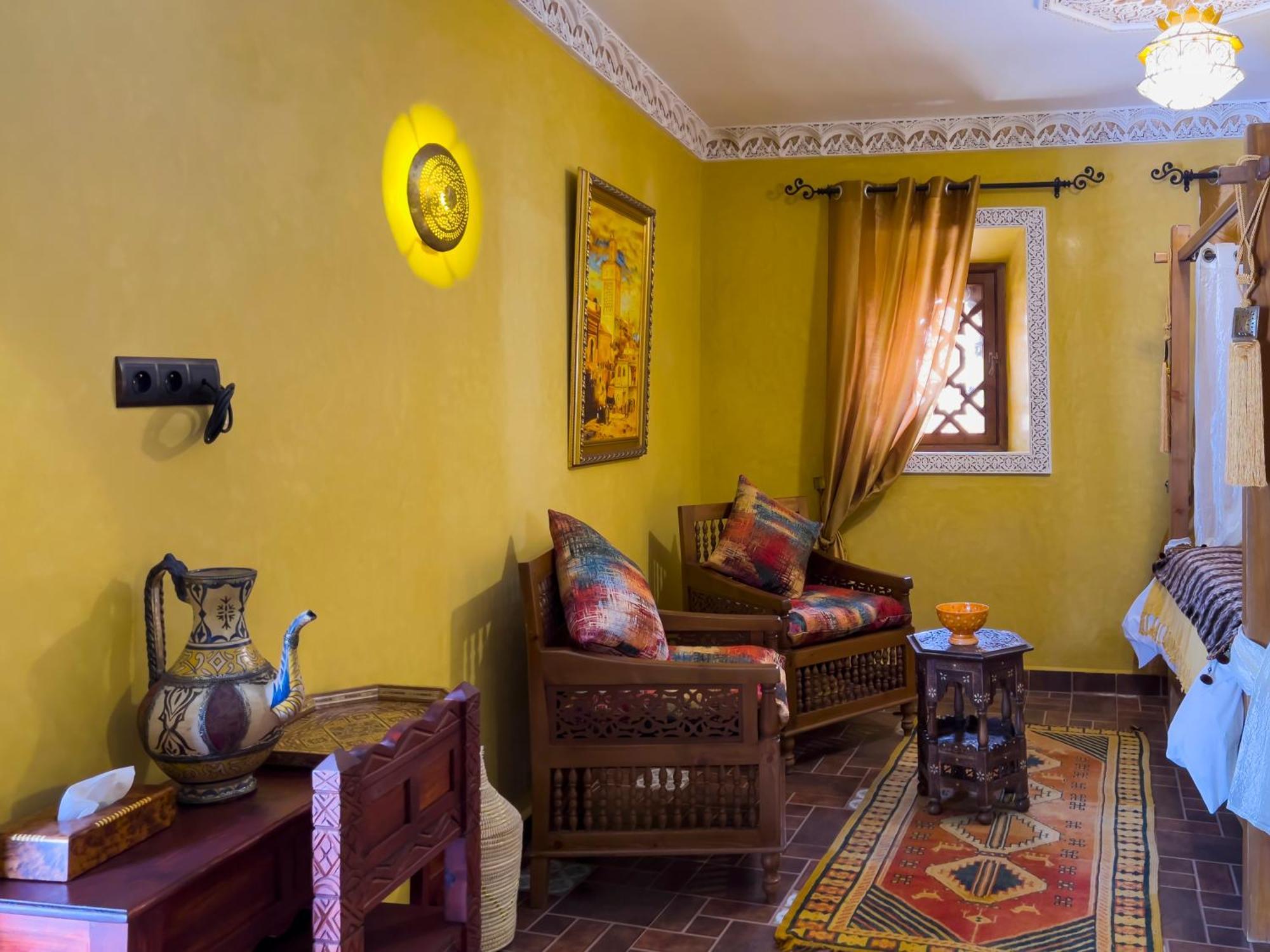 Riad Perlekech & *