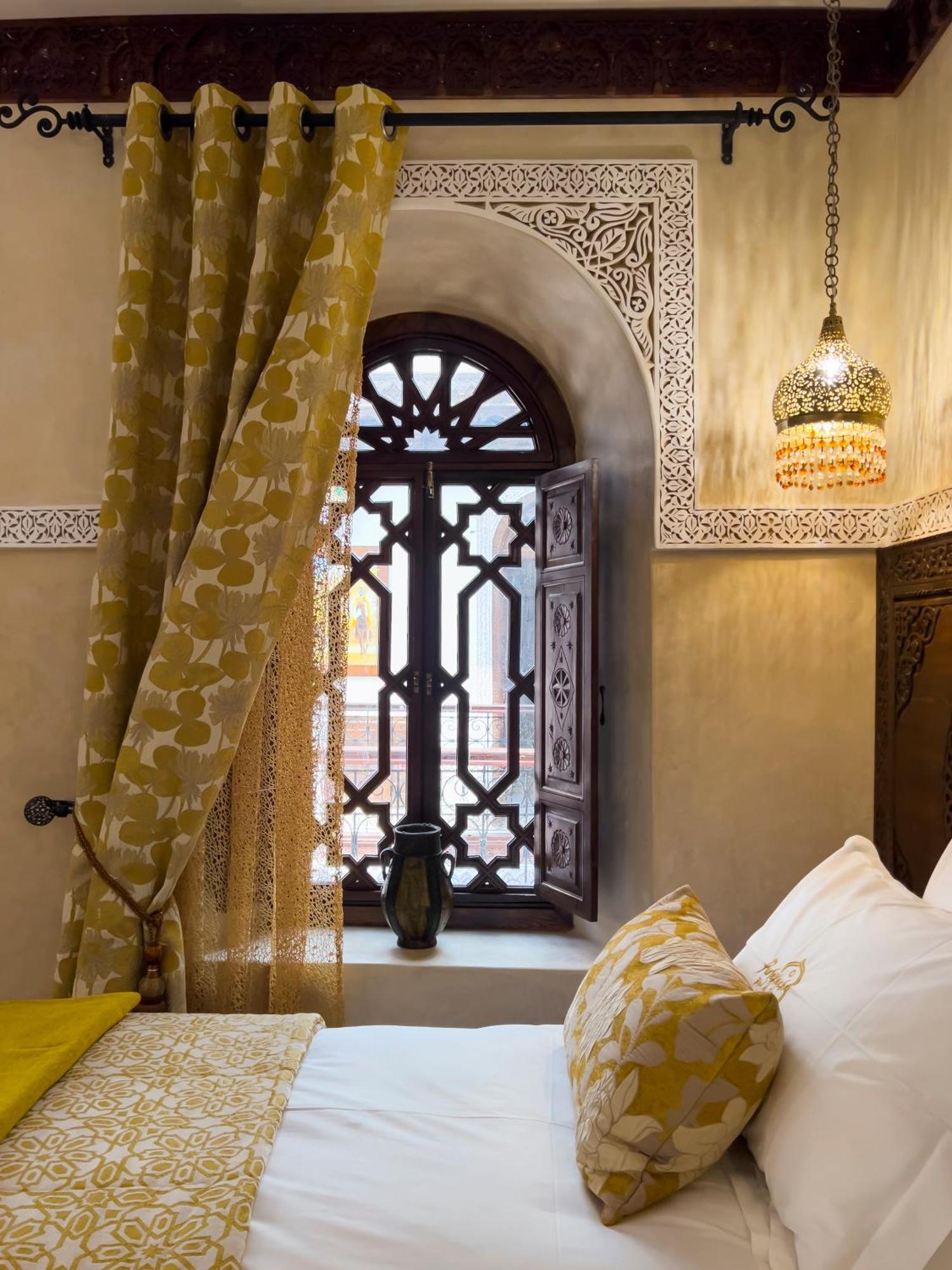 Riad Perlekech & *