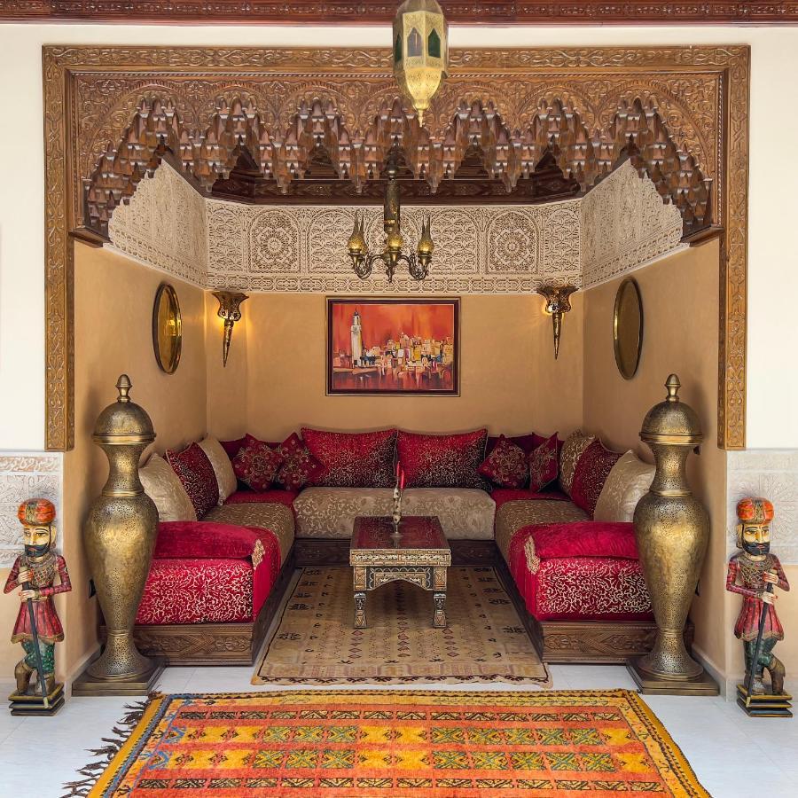 Perlekech & Riad *